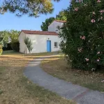 別荘 Petite Maison Chaleureuse Avec Piscine