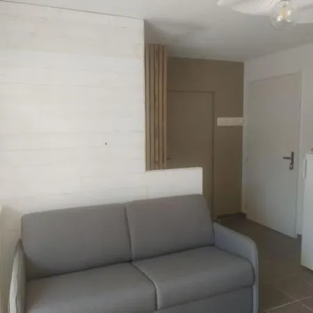 Petite Maison Chaleureuse Avec Piscine