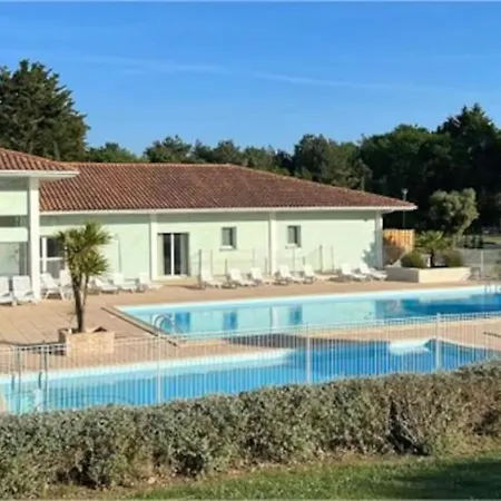 Petite Maison Chaleureuse Avec Piscine *