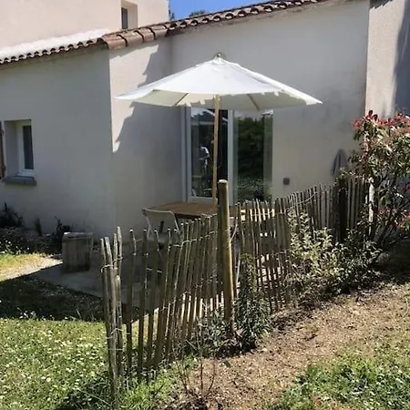 Petite Maison Chaleureuse Avec Piscine