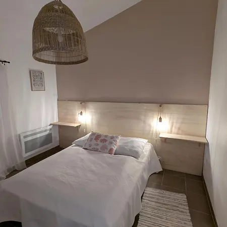 Petite Maison Chaleureuse Avec Piscine *