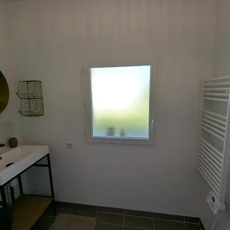 Petite Maison Chaleureuse Avec Piscine *