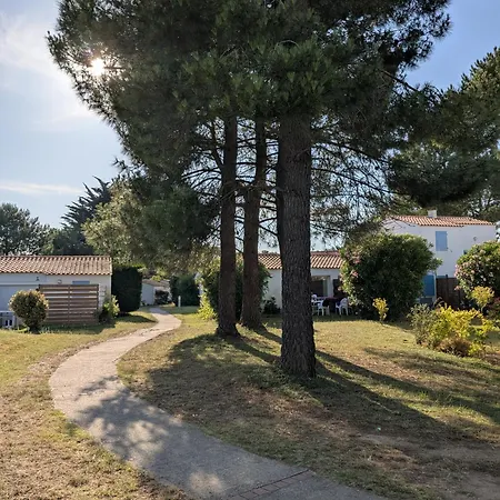 Дом отдыха Petite Maison Chaleureuse Avec Piscine Долю-д'Олерон