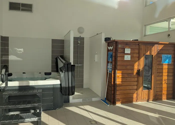 Petite Maison Chaleureuse Avec Piscine *