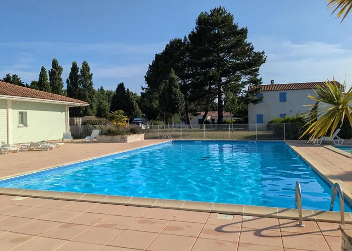 Petite Maison Chaleureuse Avec Piscine Dolus d'Oléron