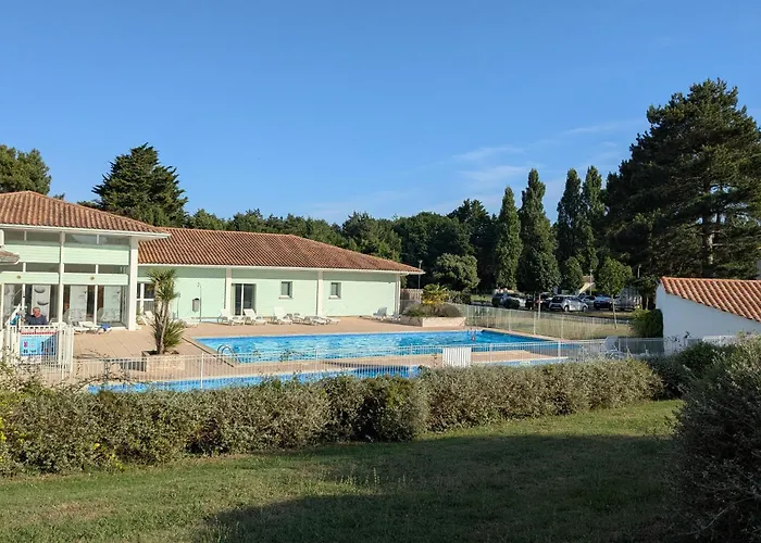 Petite Maison Chaleureuse Avec Piscine